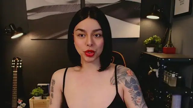 Kim Kaye online show from November 2025 12:30:01 PM