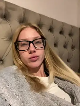 RosieLovexoxx online show from January 2026 03:58:01 PM