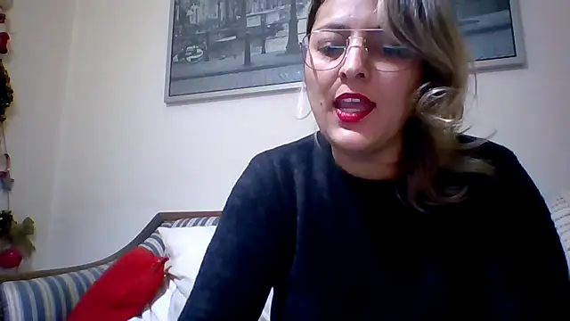 Snapshot of Danimiau chatting on December 2025 03:47:02 AM Danimiau online show from December 2025 03:47:02 AM