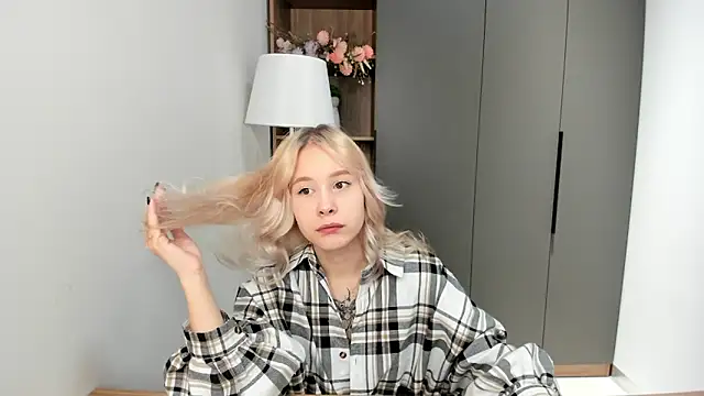 AunclreaVache online show from November 2025 10:41:02 AM