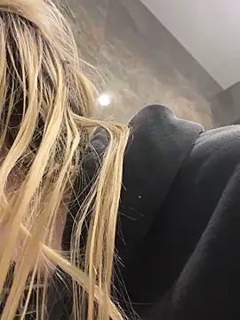 Snapshot of d0uble_trouble chatting on February 2026 05:57:02 AM d0uble trouble online show from February 2026 05:57:02 AM