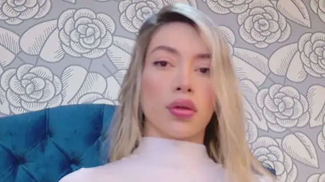 AnnaQuinn online show from December 2025 02:47:02 PM