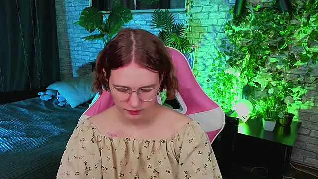 Mia Mooore online show from February 2026 01:22:02 PM