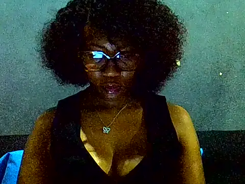 Snapshot of PreettyTee chatting on July 2026 01:45:01 AM PreettyTee online show from July 2026 01:45:01 AM