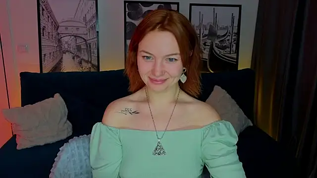 PaigeHalliwell  online show from December 2025 02:44:01 PM