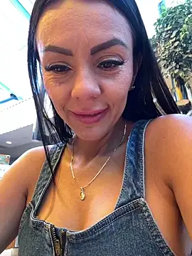 Snapshot of SofhiaTaylor chatting on February 2026 07:53:02 PM SofhiaTaylor online show from February 2026 07:53:02 PM