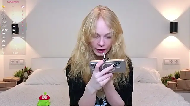 Snapshot of GhisllaineWestler chatting on February 2026 04:21:01 AM GhisllaineWestler online show from February 2026 04:21:01 AM