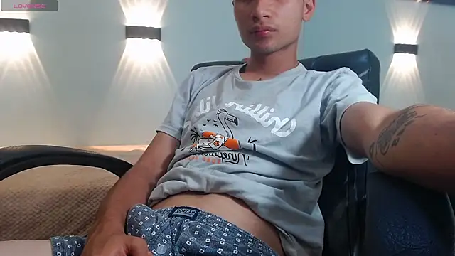 LucassSmith11 online show from November 2025 03:48:02 PM