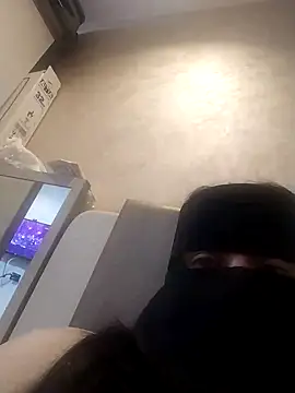 lolotheone online show from April 2026 07:58:01 PM