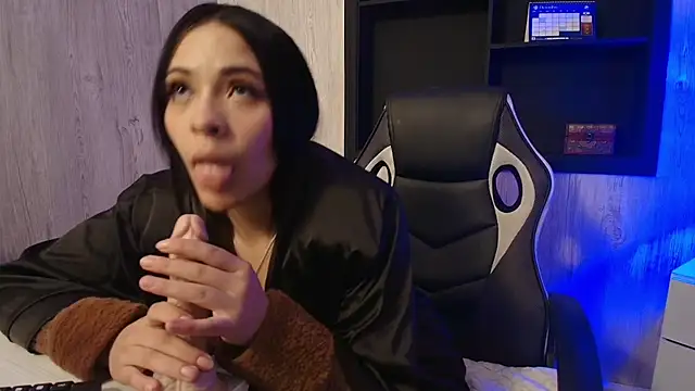 CRISTAL VIOLETA online show from January 2026 03:01:02 AM