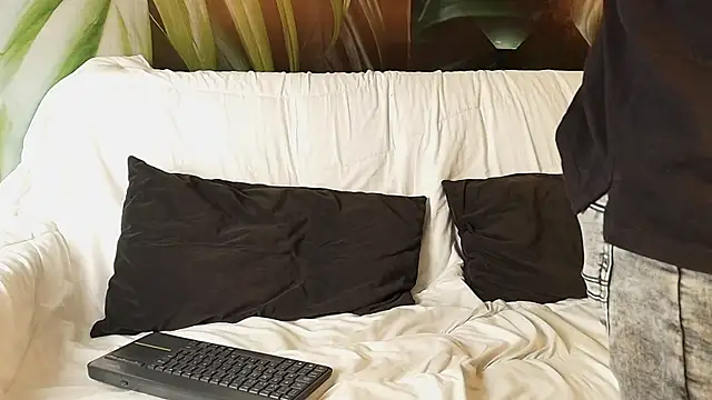 isaac grimm online show from January 2026 03:32:01 AM