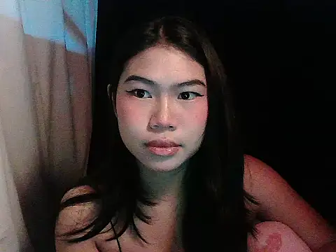 Snapshot of Allysonxx05 chatting on February 2026 12:37:01 AM Allysonxx05 online show from February 2026 12:37:01 AM
