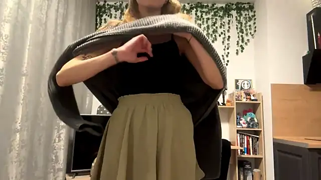 Snapshot of _VlalV_ chatting on December 2025 03:06:01 PM VlalV online show from December 2025 03:06:01 PM