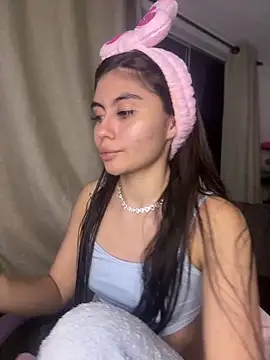 Stormi Thompsonn  online show from November 2025 12:25:01 AM