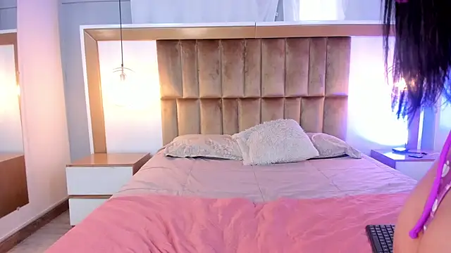 BrianaJhons19 online show from December 2025 07:41:02 PM