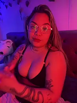 Snapshot of Lindalatina2001 chatting on May 2026 08:14:01 PM Lindalatina2001 online show from May 2026 08:14:01 PM