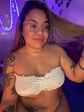 Snapshot of Lindalatina2001 chatting on June 2026 04:27:02 PM Lindalatina2001 online show from June 2026 04:27:02 PM