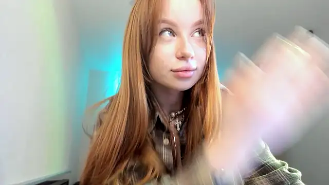 Snapshot of PollyPeach_ chatting on February 2026 05:17:01 AM PollyPeach online show from February 2026 05:17:01 AM