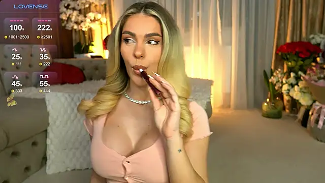 ChloeVelvetx online show from February 2026 09:32:01 PM