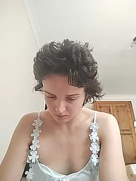 Snapshot of Amy01112 chatting on June 2026 01:42:02 PM Amy01112 online show from June 2026 01:42:02 PM