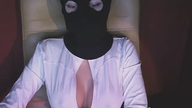 whatawoman online show from December 2025 07:41:01 PM