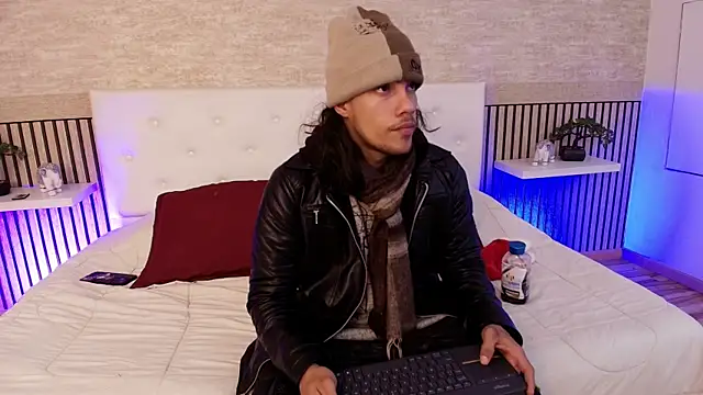 PatrickS25 online show from December 2025 03:33:01 AM