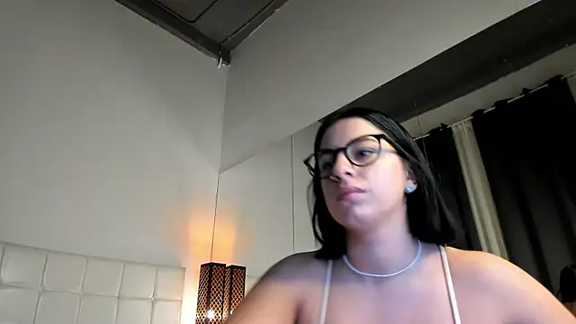 LucyRayy online show from December 2025 08:38:02 PM