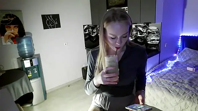 LunaPeony online show from February 2026 04:06:01 PM