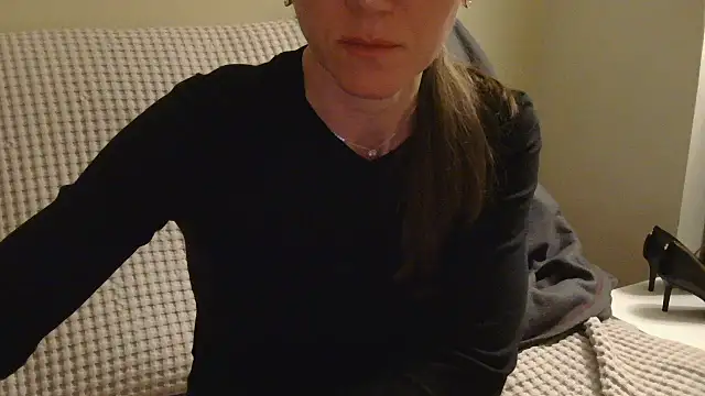 Snapshot of AuroraAG chatting on April 2026 08:36:02 PM AuroraAG online show from April 2026 08:36:02 PM