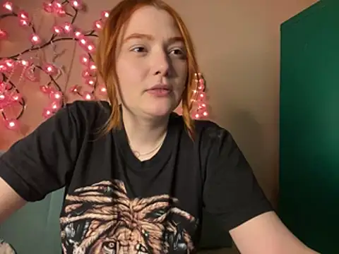 Snapshot of Ungoliant_Kiss chatting on April 2026 08:57:02 PM Ungoliant Kiss online show from April 2026 08:57:02 PM