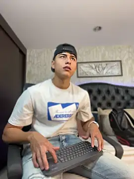 Lander Cruz online show from July 2026 05:38:02 PM