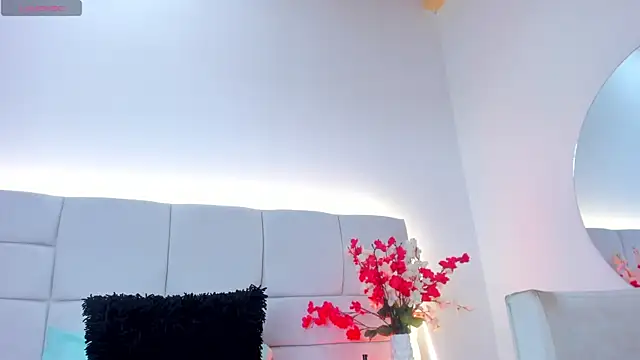 MajoLinares online show from April 2026 07:15:01 PM