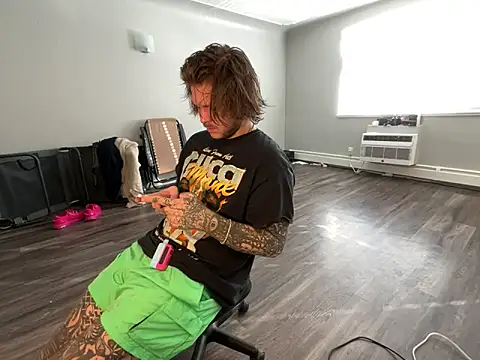 Tatertats online show from December 2025 09:12:02 PM