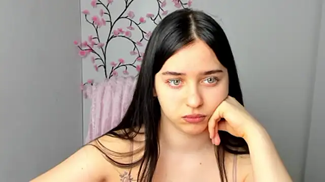 Lilu May online show from April 2026 05:40:02 PM