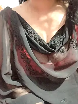 hottyrose69 online show from February 2026 03:43:02 PM