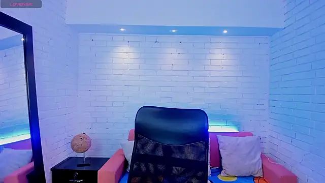 TiffanyHoustton online show from February 2026 12:04:01 PM