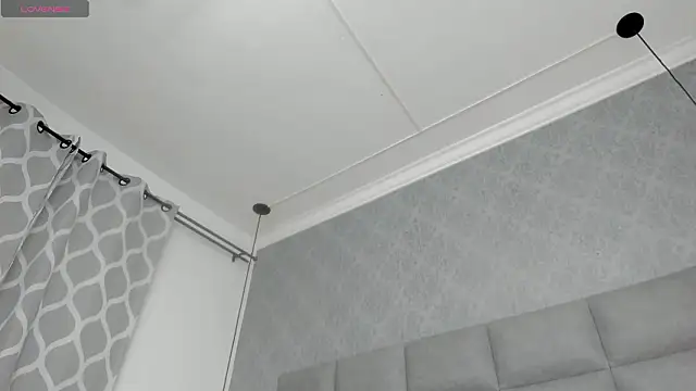 Snapshot of emilyy_r chatting on February 2026 06:52:01 PM emilyy r online show from February 2026 06:52:01 PM