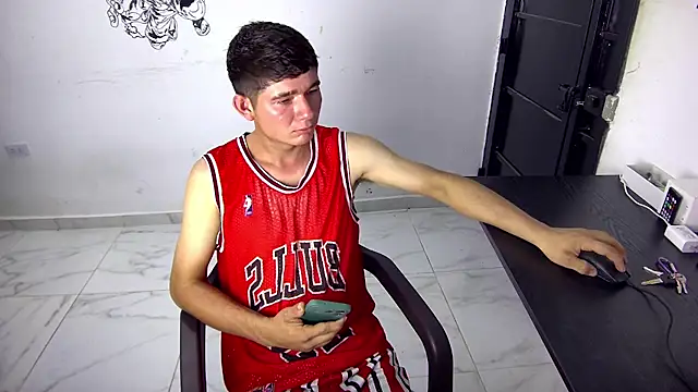 elcalienticooo online show from December 2025 12:09:02 AM