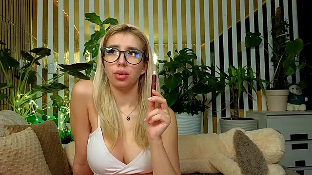 FlowweerGirl online show from December 2025 12:41:02 AM