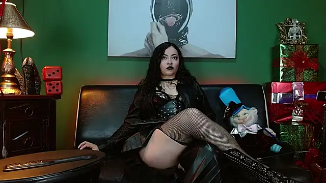 LunaTikka online show from December 2025 04:52:01 AM