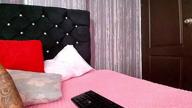 Snapshot of Elizabetth_Roman chatting on May 2026 02:23:01 PM Elizabetth Roman online show from May 2026 02:23:01 PM