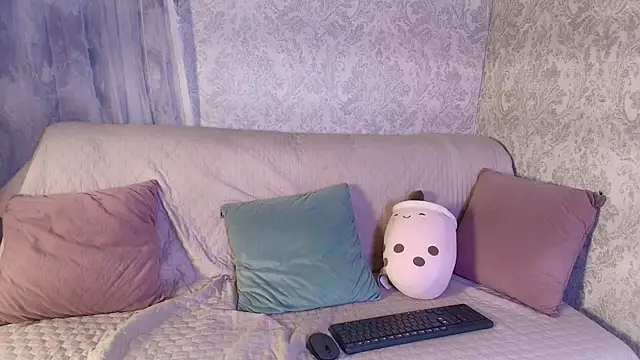 Nia  S online show from January 2026 12:10:01 PM