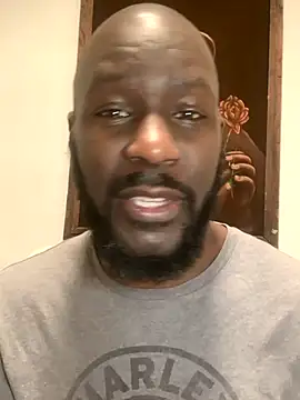 Snapshot of goldenshower2451 chatting on December 2025 01:32:02 AM goldenshower2451 online show from December 2025 01:32:02 AM