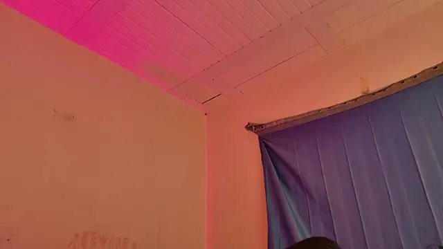 MoonLipsON- online show from April 2026 10:59:01 AM