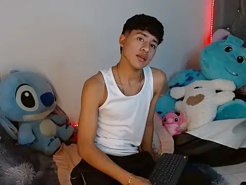 Snapshot of Sebas_Ross04 chatting on January 2026 11:06:02 PM Sebas Ross04 online show from January 2026 11:06:02 PM