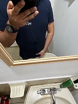 CharlyyX online show from December 2025 02:10:02 AM