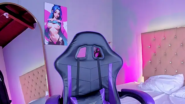 EmmaLawrence  online show from December 2025 07:40:02 PM