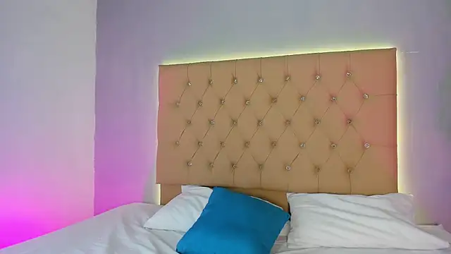 EmmaLawrence  online show from January 2026 08:03:01 PM