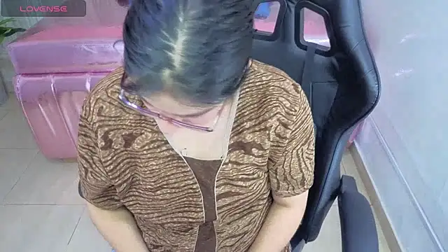 eva smit t online show from March 2026 02:38:02 AM