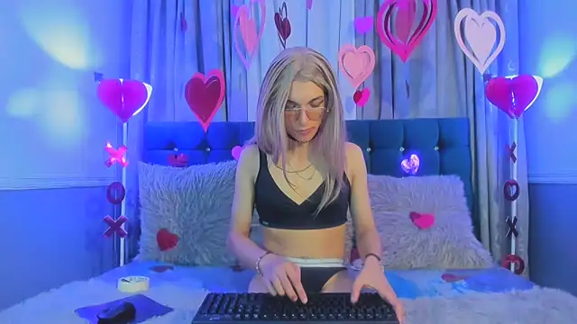 Lis Pearson online show from February 2026 03:45:01 AM